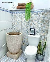 7 Inspirasi Desain Kamar Mandi Kecil Ukuran 2x2 Yang Cantik Dan Rapi Homeshabby Com Design Ho In 2021 Desain Kamar Mandi Kecil Desain Kamar Mandi Kamar Mandi Kecil