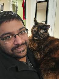 She just looooovveeees dressup 😂🙈 #tortitude