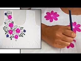 Diy Free Hand Painted Border Design On Kurti Sarees Blouses Easy Fabric Painting Des Hand Embroidery Designs Fabric Paint Designs Saree Painting Designs