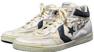 Sábado, 24 jul 2021 00:00. Noticias Nba Una Joya A Subasta Unas Converse Firmadas Que Calzo Jordan En El Oro Olimpico De 1984 Marca Com
