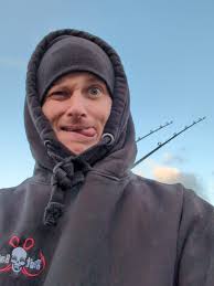Any of you out at the minute? Plenty of fish about while hunting some fresh  baits using the Take Me Out Fishing size one Aberdeens check out our story  for live updates