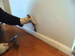 How To Remove Wood Molding Quarter Round Baseboard Skirting Mopboard Floor Molding Trim Baseboards Floor Molding Wood Baseboard