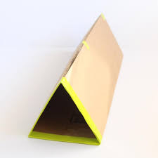 Recup Pas Bete Ce Qu Elle Fait Avec Du Carton Vous Aidera A Mettre De L Ordre Dans Vos Chaussures Une Fois Pour Toutes Chaussures Faite Maison Etagere A Chaussures Diy