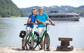 Passau is situated at the point where the river inn and the river ilz meet the danube (donau), and for this reason it is often called the city of three rivers (dreiflüssestadt). Donau Radweg Passau Wien Die Mutter Aller Radwege