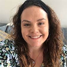 Kelly Karn's Instagram, Twitter & Facebook