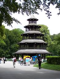Der Chinesische Turm By Www Pa Munich Com Chinesischer Turm Die Schonsten Orte Deutschlands Munchen