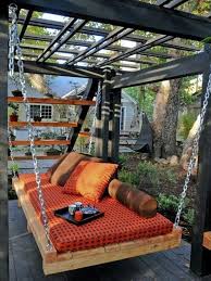 Pin Von Katie Buckman Auf For The Home Pinterest Palettenbett Schaukel Gartenideen Und Palettenmobel