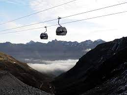 Neun menschen, darunter sechs kinder, sind beim seilbahnunglück von sölden im september 2005 ums leben gekommen. Seilbahnungluck In Solden Mit Neun Toten Jahrt Sich Zum Zehnten Mal Salzburg24