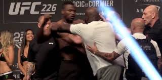Derrick lewis won a decision over francis ngannou at ufc 226, but everyone who watched it lost. Ufc 226 Heavyweights Weigh In Derrick Lewis Shoves Francis Ngannou Mmaweekly Com