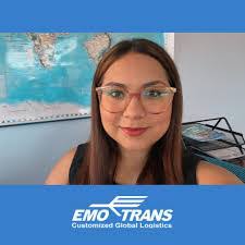 Lori Bayes's Instagram, Twitter & Facebook