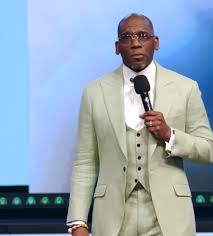 Jamal Bryant prays for family of Nolan Wells as death investigation continues