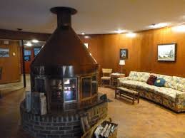 Travel 7 miles east towards mckenzie river hwy. This Common Room Was A Wonderful Place To Talk Or Curl Up And Read Picture Of Mckenzie River Round House B B Vida Tripadvisor