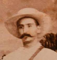 El castillo de Naveira, la joya de estilo neogótico oculta en Luján y su  muralla infranqueable