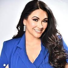 Anna Cheney's Instagram, Twitter & Facebook