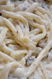 Fierbem macaroanele.cand sunt fierte le clatim cu apa rece si le amestecam cu pasta facuta din celelalte ingrediente. Budinca Dulce De Macaroane Cu Branza Stafide Si Nuci Diva In Bucatarie