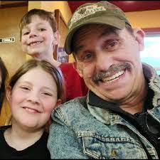 Jay Bilyeu's Instagram, Twitter & Facebook