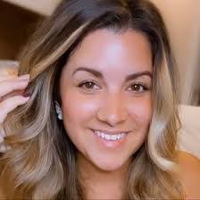 Ashley Hiemstra's Instagram, Twitter & Facebook