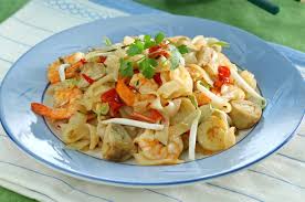 Tinorangsak or tinoransak is an indonesian hot and spicy meat dish that uses specific bumbu (spice mixture) found in manado cuisine of north sulawesi, indonesia. Kwetiau Goreng Bumbu Thai Bikinan Rumah Tapi Lezatnya Ala Resto Semua Halaman Nakita
