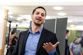 Ungár péter trianonról és a hűség falvairól. Simicska Fiaval Jart Bolcsibe Lmp S Milliardos Lett Belole Ungar Peter Portreja Zoom Hu