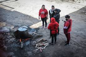 La lucha de las cocineras comunitarias por sus derechos laborales