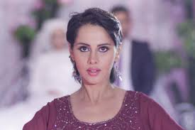 Abo shanab ملازم أول عصمت أبو شنب (ياسمين عبدالعزيز) ضابطة شرطة تعمل في إحدى الوظائف اﻹدارية، وتحاول بشتى الطرق السعي ياسمين عبدالعزيز ملازم أول/ عصمت أبو شنب. ÙŠØ§Ø³Ù…ÙŠÙ† Ø±Ø¦ÙŠØ³ Ø¨Ø§Ù„Ø¨ÙŠØ¬Ø§Ù…Ø§ Ø¹Ù„Ù‰ Ø§Ù„Ø³Ø¬Ø§Ø¯Ø© Ø§Ù„Ø­Ù…Ø±Ø§Ø¡ ÙÙŠ Ù…Ù‡Ø±Ø¬Ø§Ù† Ø¯Ø¨ÙŠ Ù…Ø¬Ù„Ø© Ø§Ù„Ø¬Ù…ÙŠÙ„Ø©