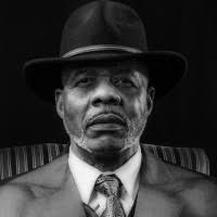 300+ perfis com “Robert Donald”