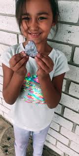 What paint or pen to use for rock art?