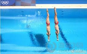 航運跳水台積撐盤 台股長黑破月線 🎯 人氣類股航運、鋼鐵大跌，大盤長黑破月線，且破7/9日的17597低點，短期頭部已成？ 台積守580不破，但其他權值股都走跌，台積電可力撐17500點？ W2ylfdzflqbu0m