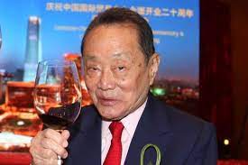 Ini hadiah telekung sebagai salinan kepada telekung lama yang sedia ada yang telah disedeqahkan oleh seorang lagi rakan muslim suraya. Tan Sri Robert Kuok