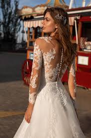 These Wedding Dresses For Millennial Brides Is Basically A Bridal Style Revelation Ballroom Wedding Dresses Minimalist Wedding Dresses Ballerina Wedding Dress