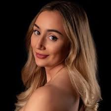 Mary Rison's Instagram, Twitter & Facebook