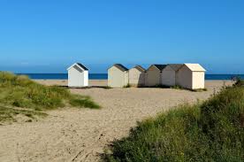 Cabanons Sur La Plage D Ouistreham Ma Normandie Natale Cabanon Idees Tableau Plage