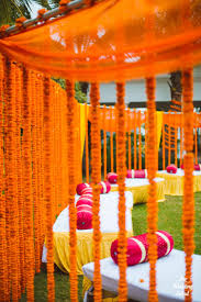 Invitations for indian mythology theme party. Round Table Theatre Lounge What S The Best Seating Style For Your Wedding Wedmegood