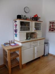 Alter Kuchenschrank Kuchenbuffet Mit Bildern Kuchenschrankgriffe Kuchenschrankelackfarbengrau Kuche Kuchenschrank Alter Kuchenschrank Kuchenbuffet