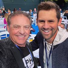 Chad Willardson knows how to put together an amazing event! I'm here with  173 amazing founders and entrepreneurs, including my buddy Scott Donnell at  his Elevate event. They're all getting a copy