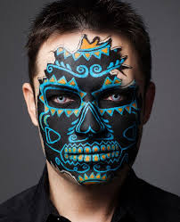 Voodoo Makeup Fur Mann In Schwarz Und Blau Halloween Gesicht Schminken Halloween Make Up Manner Halloween Make Up Ideen