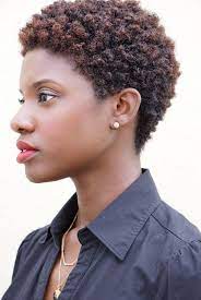 Retrouvez des galeries photos des coupes de cheveux de stars, des techniques de coiffures en video, et un annuaire c'est un salon de coiffure afro, antillais et métissé, situé à bordeaux ou vous pouvez vous rendre pour obtenir ou conserver des cheveux en bonne santé. Coupe Courte Femme Afro Afrodelicious Salon Nappy