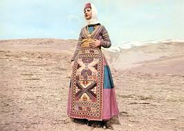 Taraz Armenien De Gavash Traditional Fashion Traditional Outfits Costumes Around The World