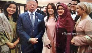 Bermula karier didalam dunia hiburan sejak berumur 6 tahun. King And Queen Dine With Malaysian Diaspora In Uk