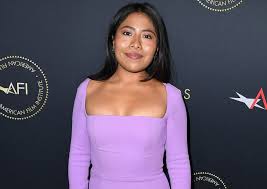 La actriz yalitza aparicio siempre ha sido muy reservada con su vida privada y nunca ha hablado de su situación amorosa. Yalitza Aparicio Asi Festejo La Graduacion De Su Novio El Dictamen