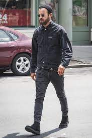 Alexander louis theroux (born 1939) is an american novelist and poet. How To Get Justin Theroux S Style For Yourself I Mikado Mens Casual Outfits Mens Outfits Mens Streetwear