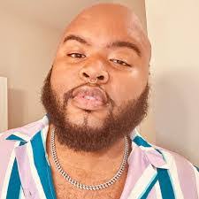 Kasandra Gibson's Instagram, Twitter & Facebook