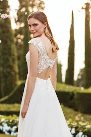 Zu diesem brautkleid kombinieren sie am besten halblange brauthandschuhe und einen kurzen schleier. Brautkleid In A Linie Mit Illusion Ausschnitt Cap Armeln Und Rucken Cut Out Von Sincerity Modell 44159 Heiraten Mit Braut De