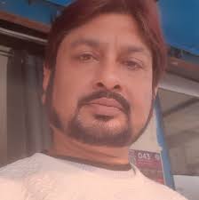 Beautiful artwork in the sand. By circles in the sand.