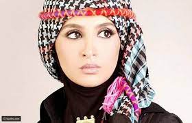 فقد اختلف العلماء في وجوب تغطية الوجه والكفين من المرأة أمام الأجانب. ØªØµØ±Ù ØºØ±ÙŠØ¨ Ù„Ø­Ù†Ø§Ù† ØªØ±Ùƒ Ø±Ø¯Ø§ Ø¹Ù„Ù‰ Ø®Ù„Ø¹ Ø­Ù„Ø§ Ø´ÙŠØ­Ø© Ù„Ù„Ø­Ø¬Ø§Ø¨ Ù„ÙŠØ§Ù„ÙŠÙ†Ø§