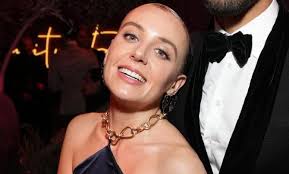 Emily Brown Wiki, Age, Job, Family, Regé-Jean Page