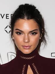 Ďalší káčer v šoubiznise: Po vzore sestier si nechala zväčšiť pery aj  Kendall Jenner