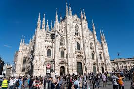 Nyx hotel milan by leonardo hotels. O Ka8edrikos Naos Toy Milanoy Milano 8olo Einai Ena Apo Ta Pio Polysyxnasta A3io8eata Ths Polhs H Megalyterh Ekklhsia Sthn Itali Ekdotikh Stok Eikona Eikona Apo Cathedral Arroyos 158724784