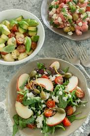 Mediterraner Pflucksalat Mit Kapern Und Pfirsichspalten Lieberbacken Rezept Kohlrabisuppe Leckere Salate Kohlrabi
