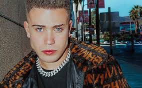 He was born in 2000s, in millennials generation. Luis Mariz Assume Bissexualidade Eu Acho Que A Gente Tem Que Ser Feliz Febre Teen
